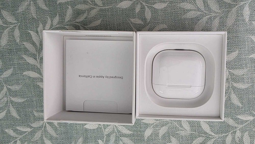 Airpods 4 APPLE (In Ear - Microfone - Active Noise Cancelling