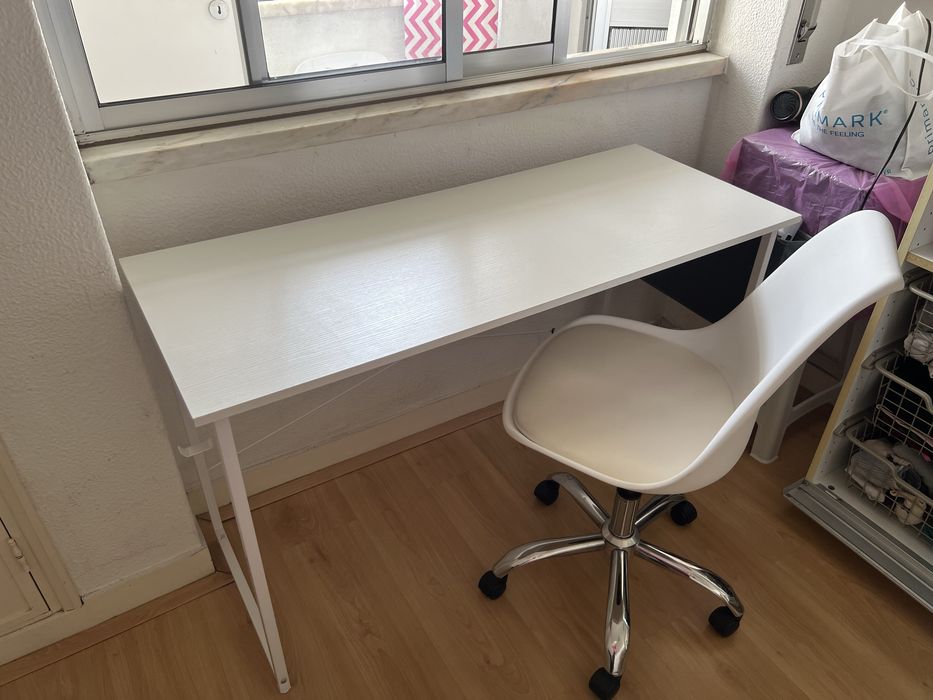 Secretaria e cadeira