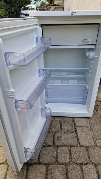 Lodówka uszkodzona, nie daje oznakow życia.