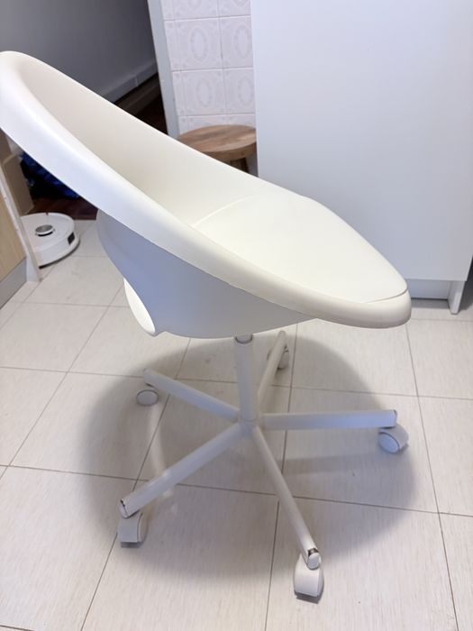 Cadeira ikea com rodas