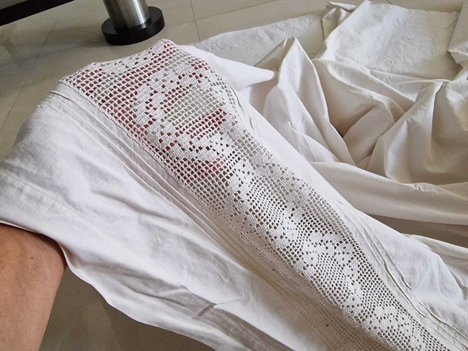 Obrus biały z haftem PRL