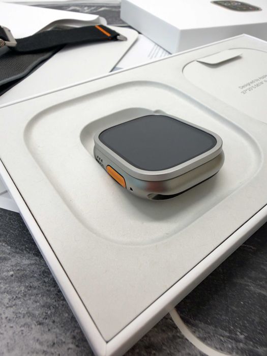 Apple Watch Ultra 2・Titânio natural (Factura e Garantia)