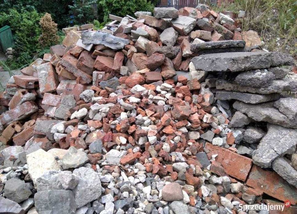 Gruz budowlany betonowy mieszany z transportem utwardzenie terenu