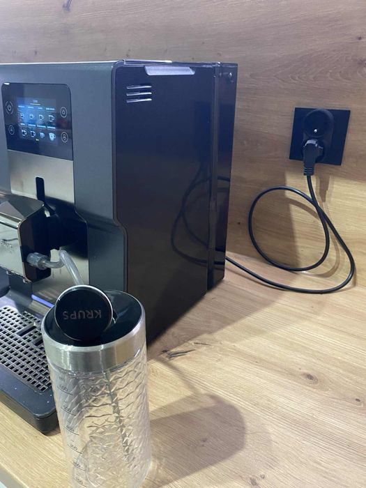 Ekspres ciśnieniowy do kawy Krups Intuition Preference+ EA875 jak nowy