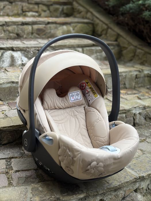 Автокрісло cybex Cloud Z i-Size simply flowers beige 4.0