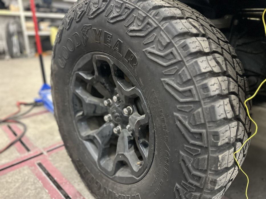 Диски с шинами 35” Dodje RAM TRX 2022 325/65R18