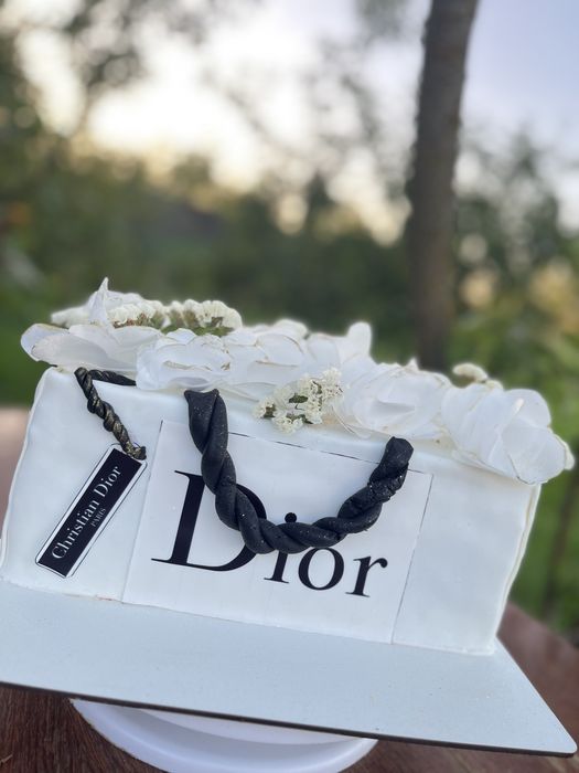 Торти та десерти на замовлення