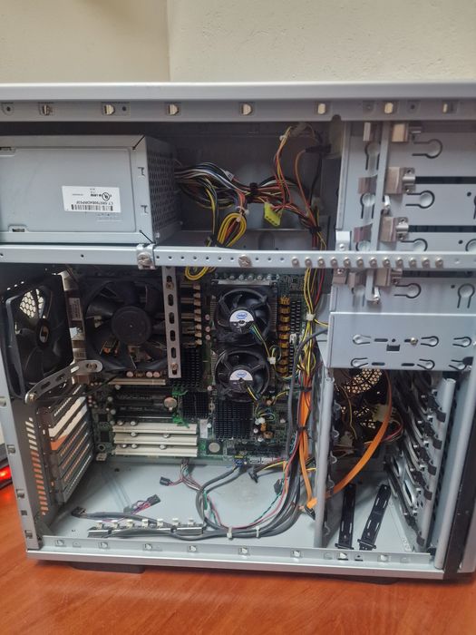 Potwór server HP xw8400 Workstation - bez dysku - osobiscie