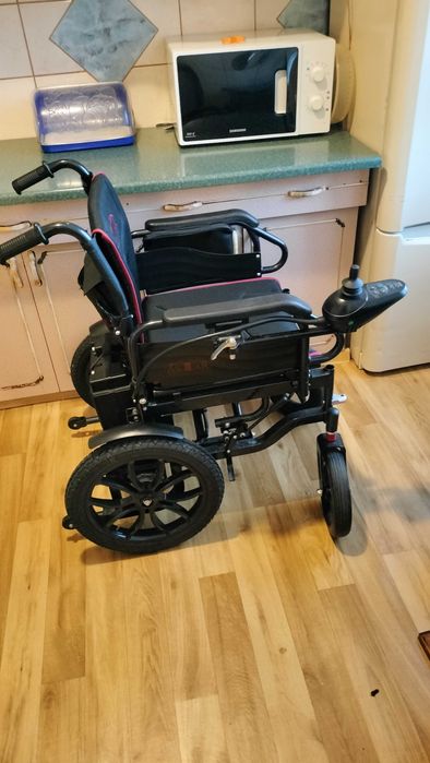 Wózek elektryczny / krzesło sanitarne