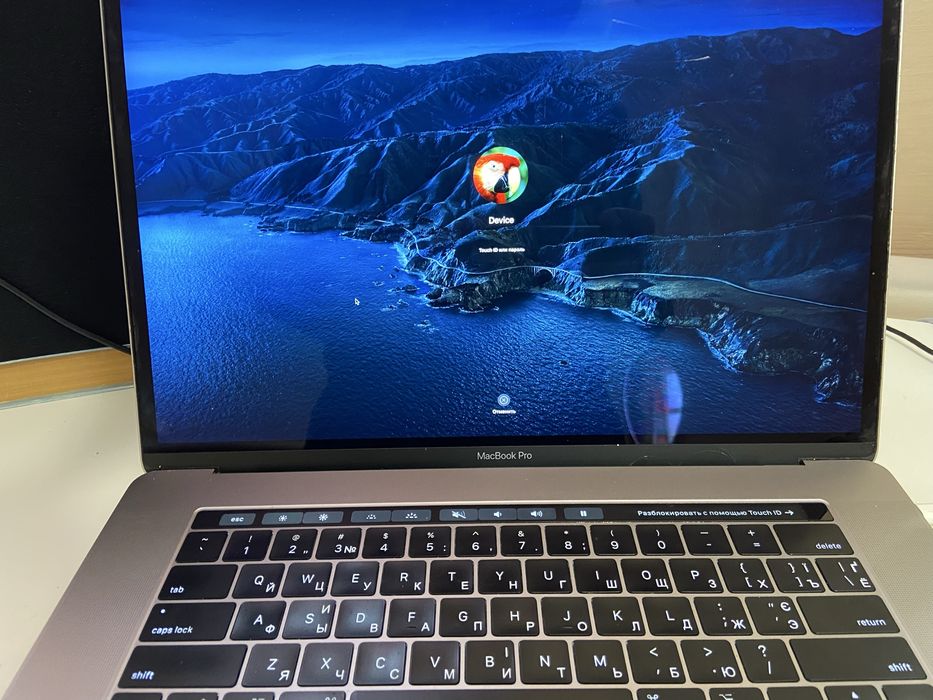 MacBook Pro 15” 2017 / i7 / 16GB / Retina / Touch ID