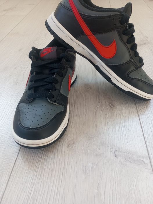 Кросівки фірми nike