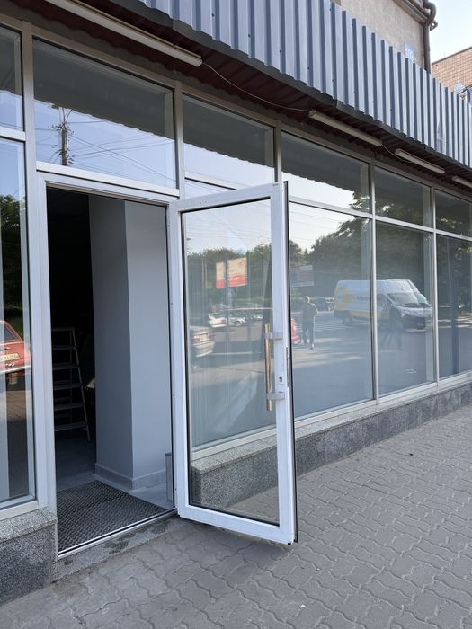 Миття вікон, віконних рам