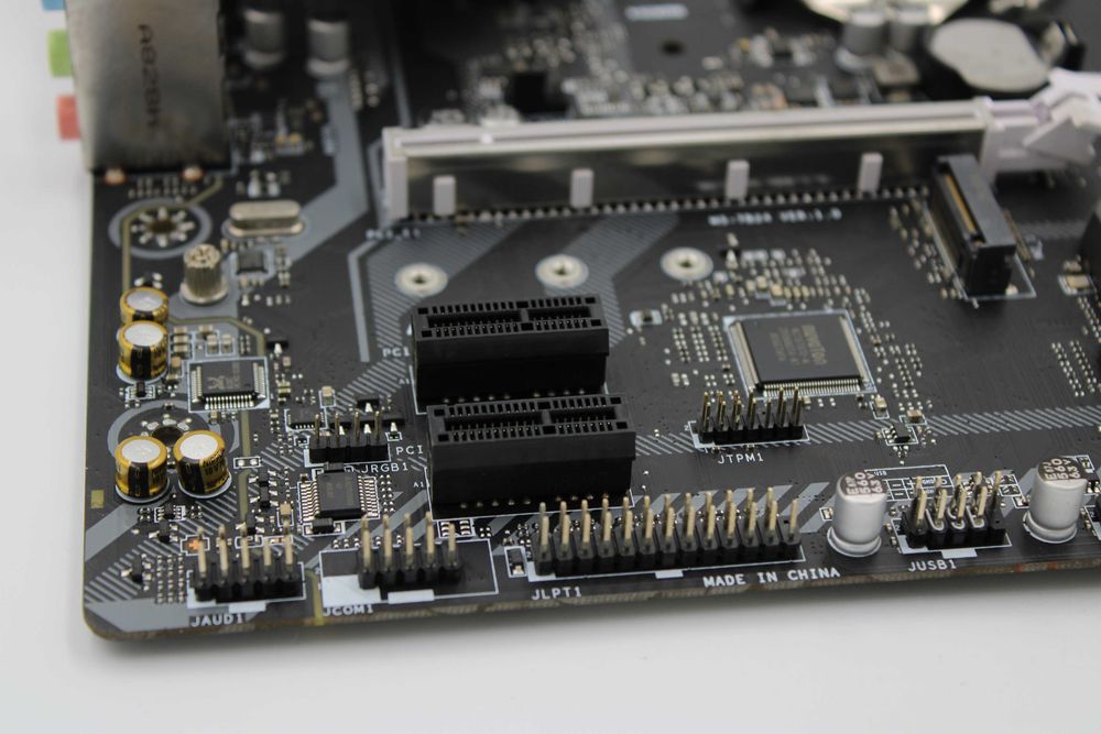 Płyta Główna MSI B360M BAZOOKA - uszkodzona na części / do naprawy