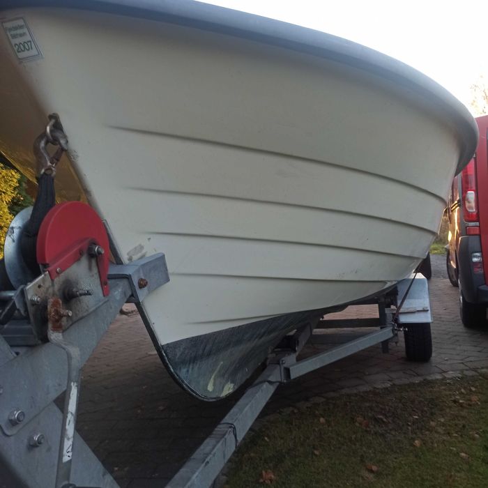 Łódz wędkarsko - rekreacyjna 4.9 m