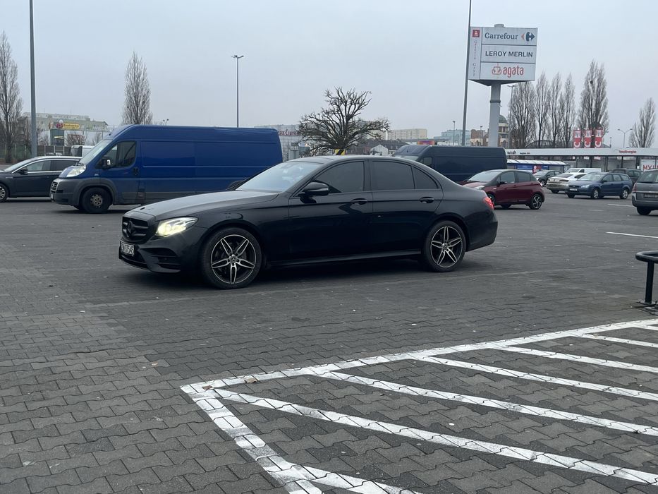 Mercedes w213 220d Amg 4x4 mały przebieg  ,dociągi ,multibeam led