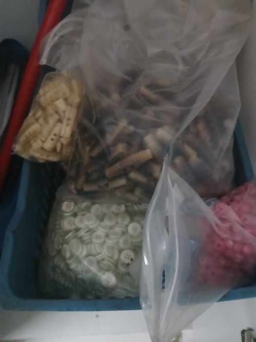 Sacos de botões novos