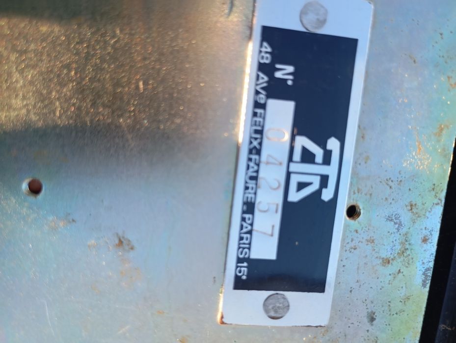 Telefone com caixa tipo central antigo