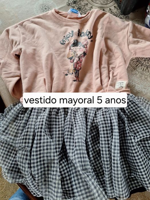 Roupas de  menina .