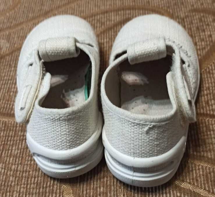 Дитячі тапочки 24 розмір 15.5 см