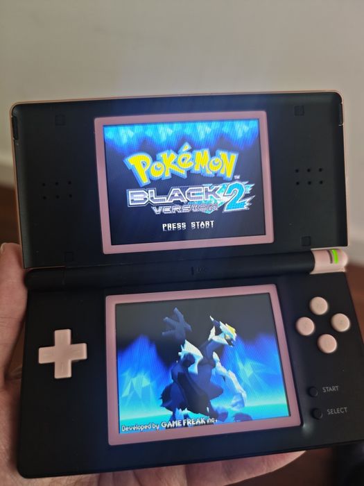 Nintendo DS Lite + R4 Com + 100 Jogos