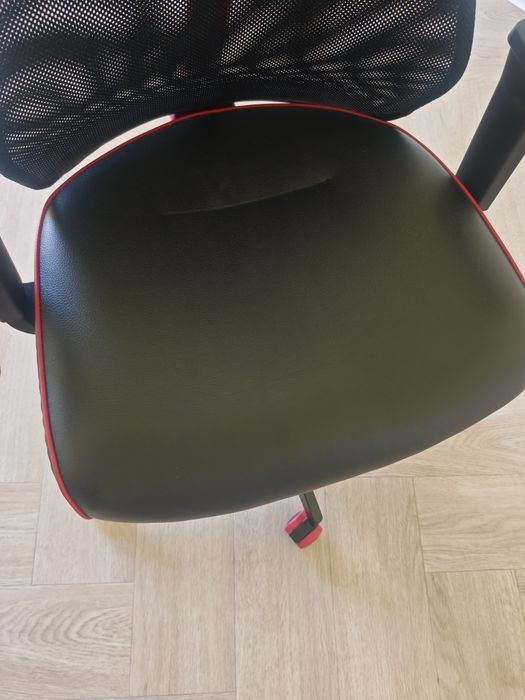 Krzesło gamingowe MATCHSPEL obrotowe i biurko  zestaw gracza ikea