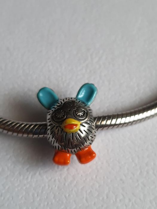 Srebrny charms Furby
