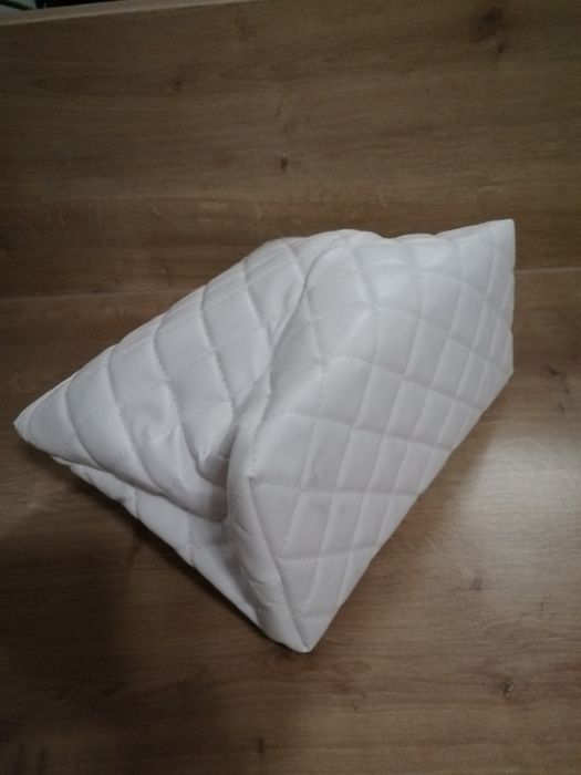 Kosmetyczka biała nowa 21,5 x 10 x 18