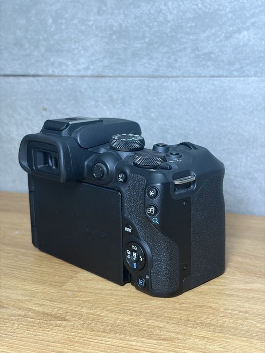 Vendo canon r10 (corpo)
