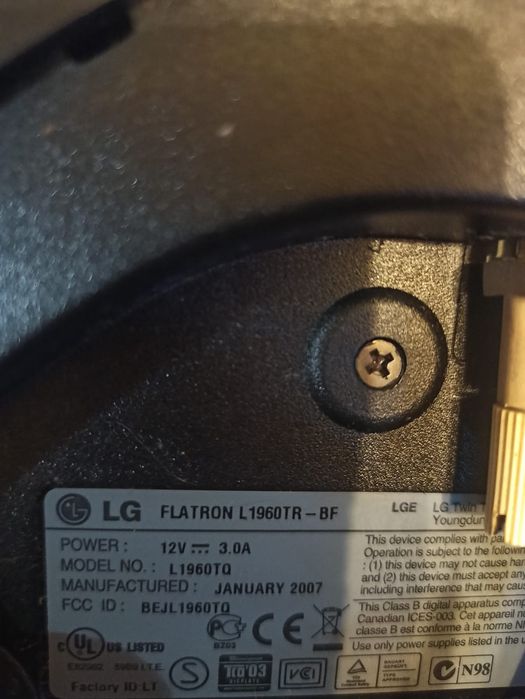 Срочно Продам системник блок с монитром и камерой и мышью и клавиатура