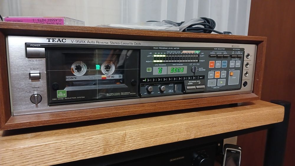Касетна дека  в дуже доброму стані Teac v-95rx.