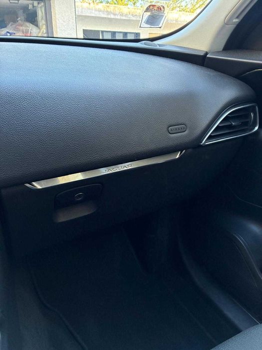 Jaguar F-Pace 2.0D 180HP PURE AUTO
