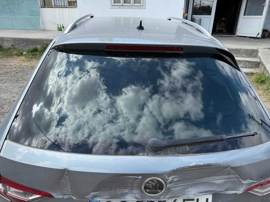 Скло кришки багажника Skoda Superb 3