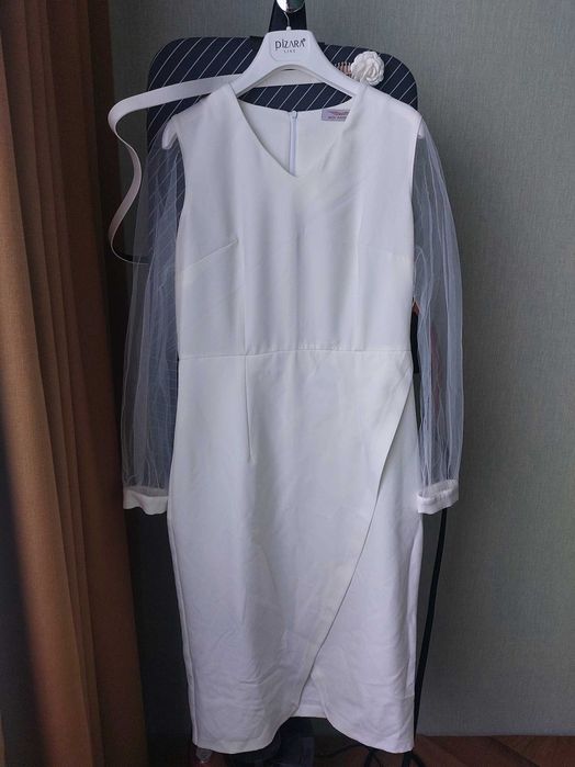 Жіноча сукня білого кольору