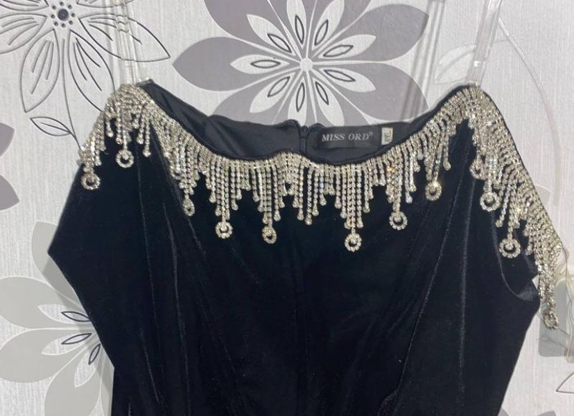 Жіноча велюрова елегантна вечірня сукня вз бахромой ХL