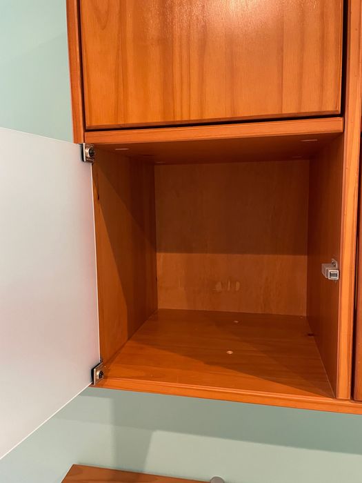 Prateleiras madeira + movel cubo