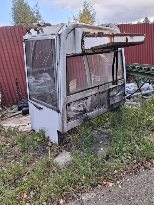kabina zdemontowana z koparko ładowarki