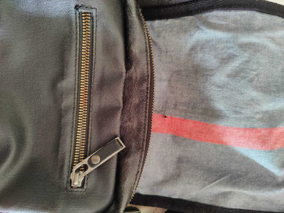 Mala tiracolo Tommy Hilfiger em bom estado 23x29 cm