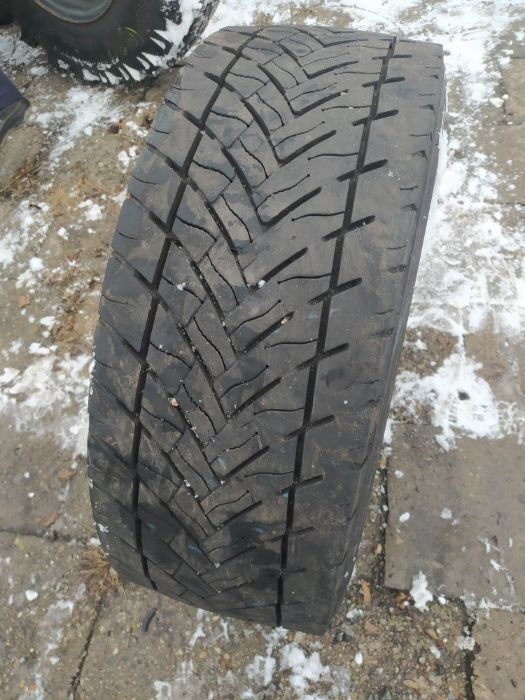 Opona 295/55R22,5  Goodyear KMAX D