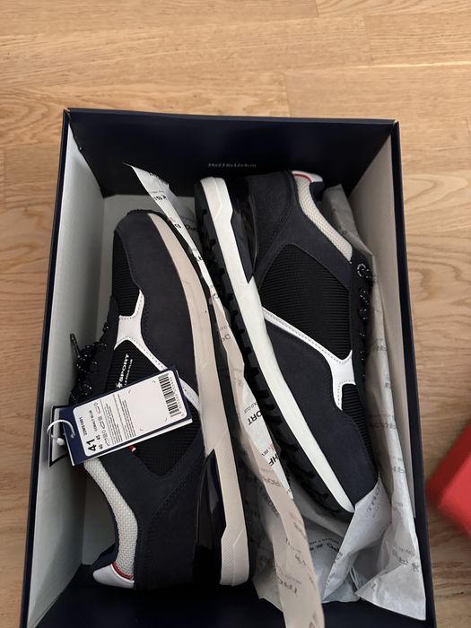 Спортивне взуття