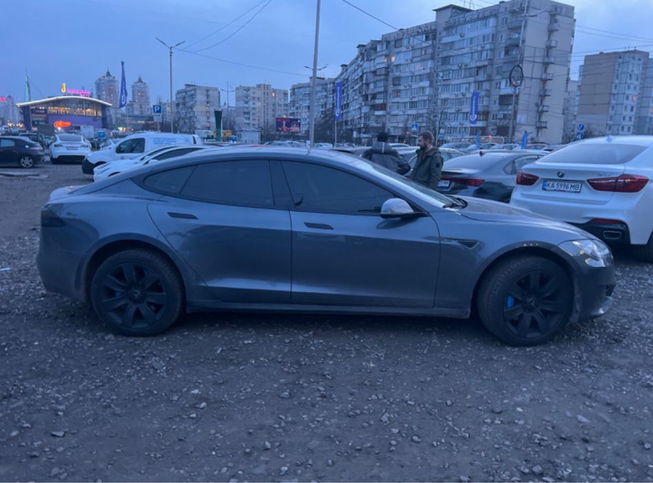 ОРЕНДА TESLA MODEL S від 25$ сутки 225$ неділя
