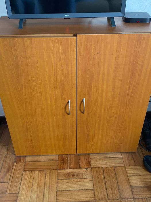 3 sofas e um armario pequeno 99€ tudo