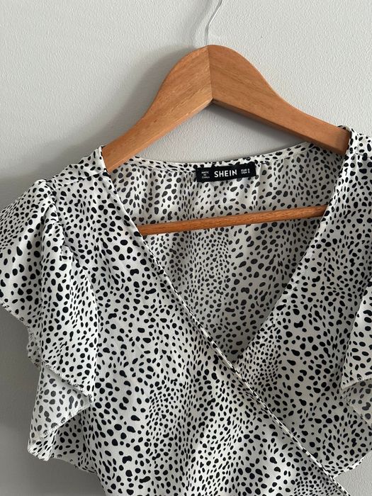 Top Shein Branco com Bolas Pretas