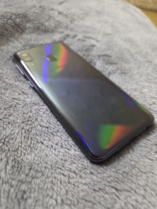 Samsung a40 64 ГБ / 4 ГБ 2 sim