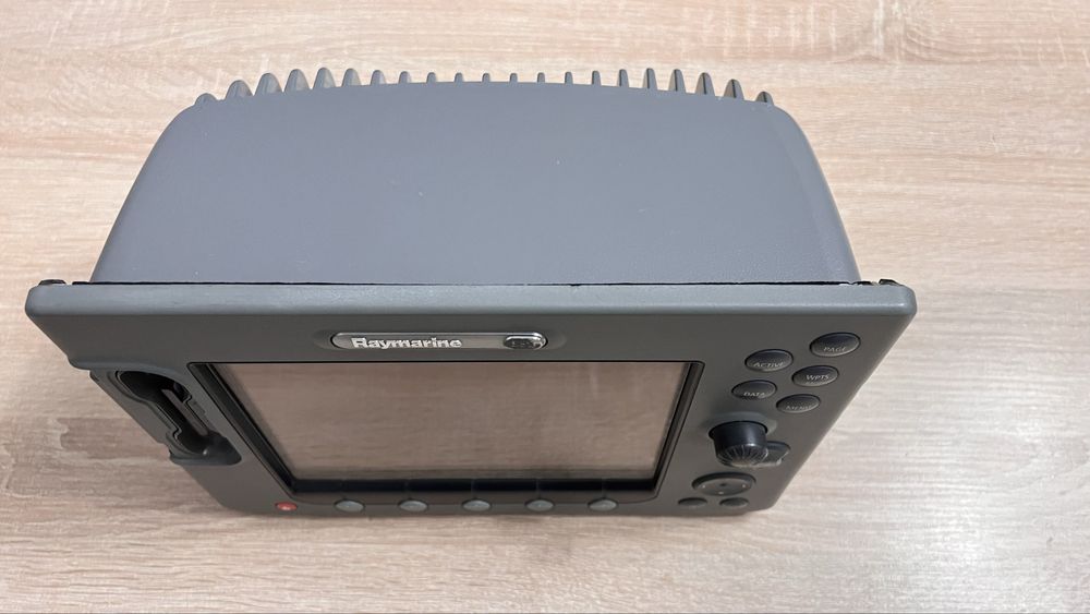 Raymarine E80 na części