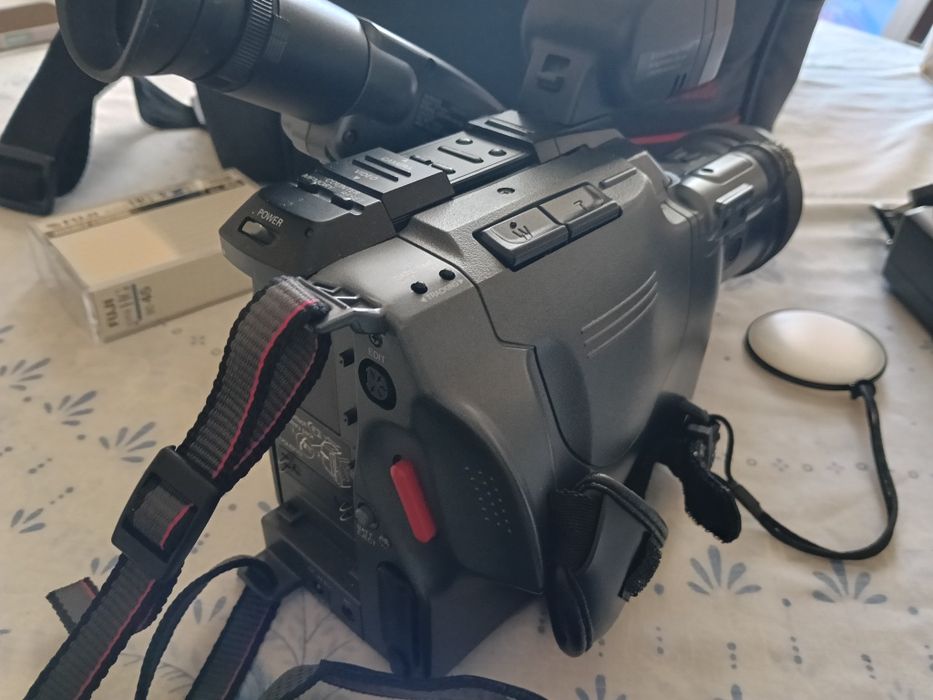 câmara de filmar Grundig LC 215c para peças.Mala e cassete incluída