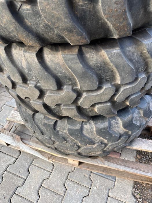 Opony 405/70 R18 8 sztuk CAT Ładowarka