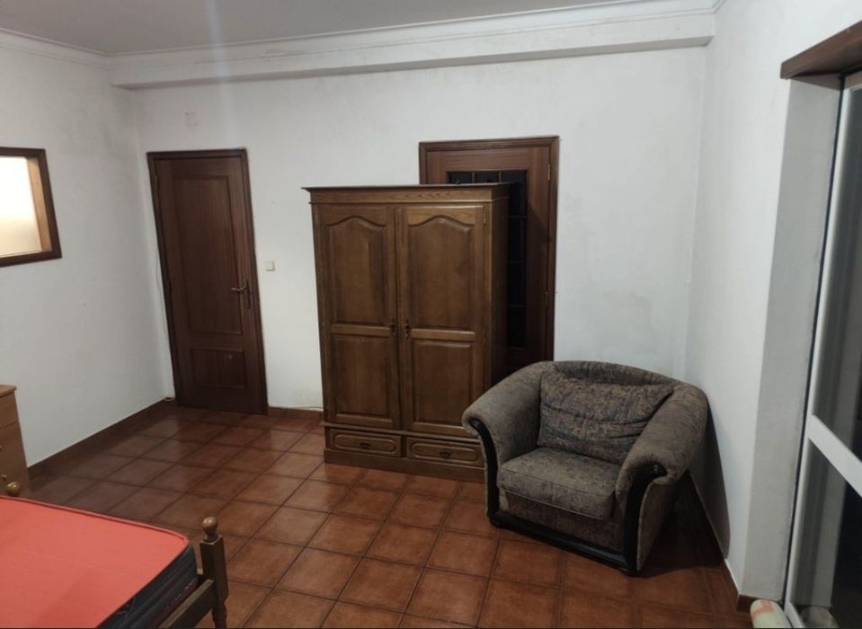 Alugo quarto na cruz da picada