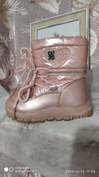 Зимове взуття для дівчинки
