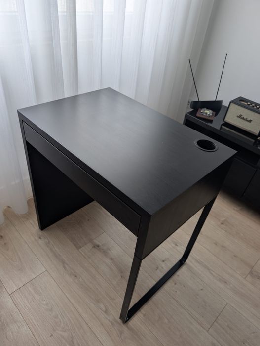 Secretaria ikea preta
