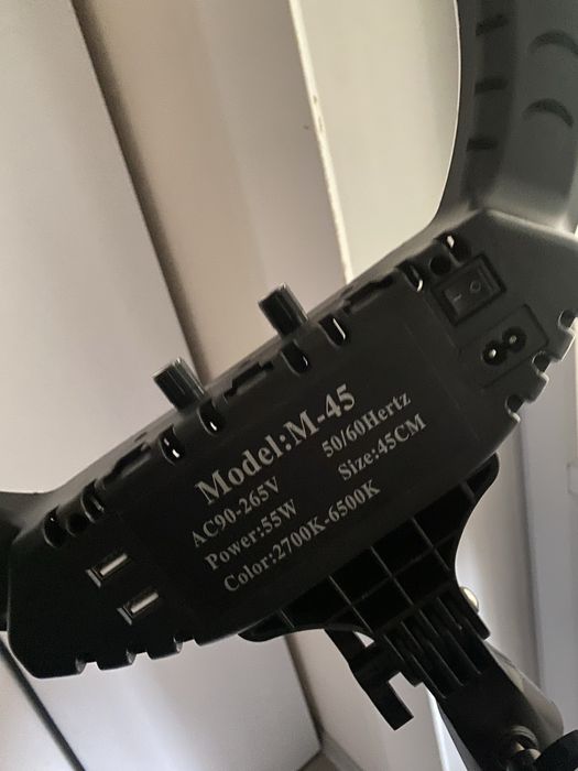 Кільцева лампа велика